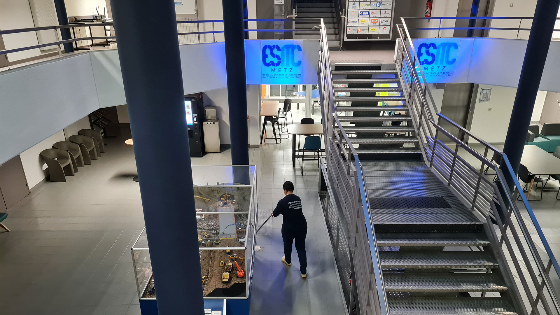 prestation propreté nettoyage des sols enseignement supérieur